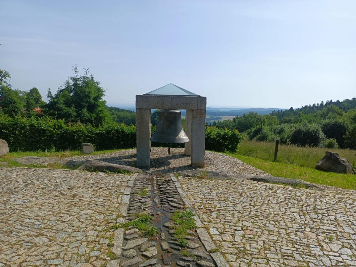 Kopretina Apartment Cerne Udoli Luaran gambar